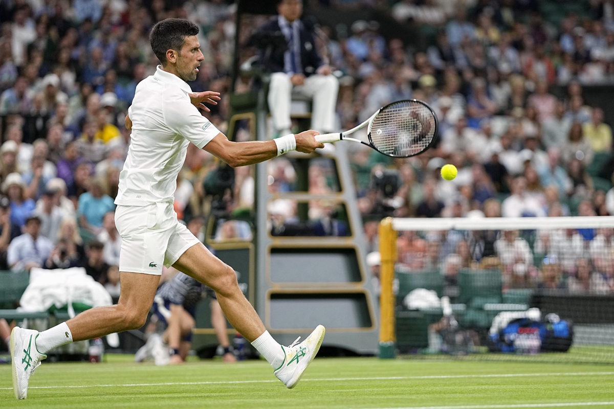 Novak Djokovic plays against Tim van Rijthoven in London on July 3, 2022. Photo: VCG