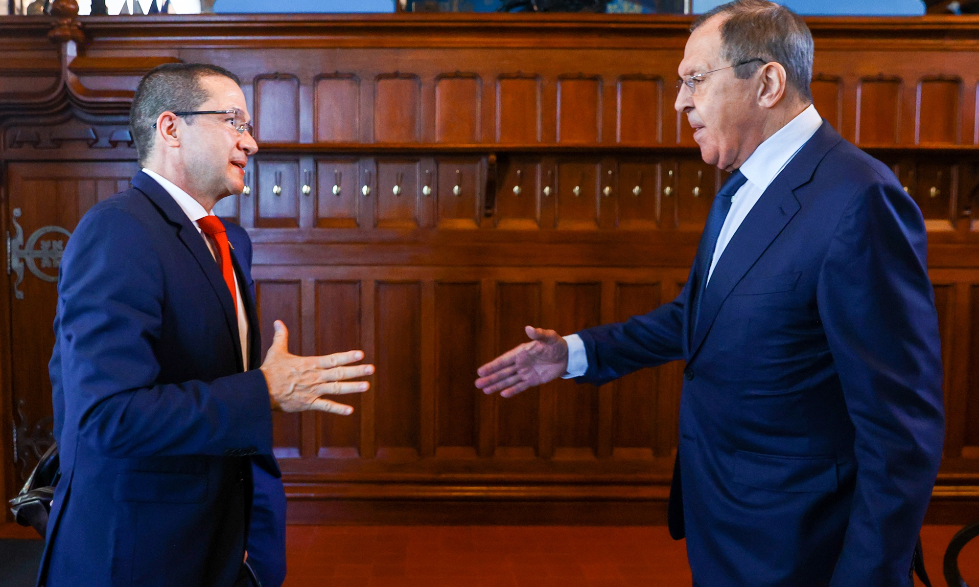 Russian Foreign Minister Sergey Lavrov (right) and his Venezuelan counterpart Carlos Faria meet for talks in Moscow. Both vowed to strengthen cooperation in the face of Western sanctions. Photo: VCG