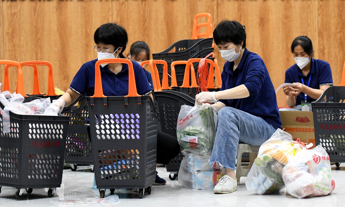 Local workers in Sixian county, East China's Anhui Province pack food supplies for online orders on July 4, 2022. Photo: Xinhua
