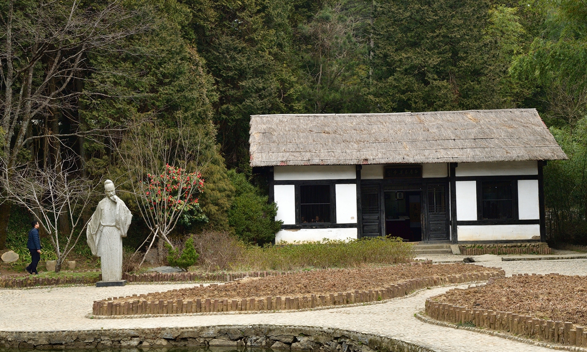 The cover of the book <em>300 Tang Poems</em> Photos: IC  The former residence of ancient Chinese poet Liu Zongyuan in Jiangxi Province