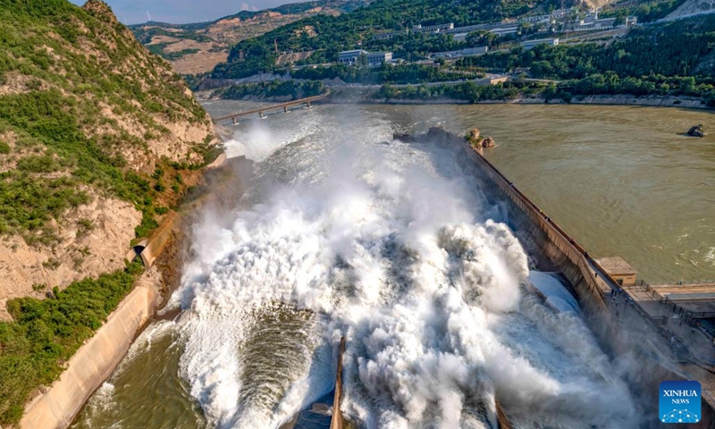 Photo taken on July 4, 2022 shows the Sanmenxia water control project during a water and sediment regulating operation in central China's Henan Province. Sanmenxia Reservoir has conducted the water and sediment regulating operation to clear out the mud and sand accumulated at the dam from July 4.(Photo: Xinhua)
