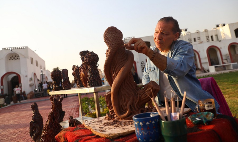 A craftsman makes pottery ware during a pottery exhibition at Fustat Pottery Village in Cairo, Egypt, July 3, 2022.(Photo: Xinhua)