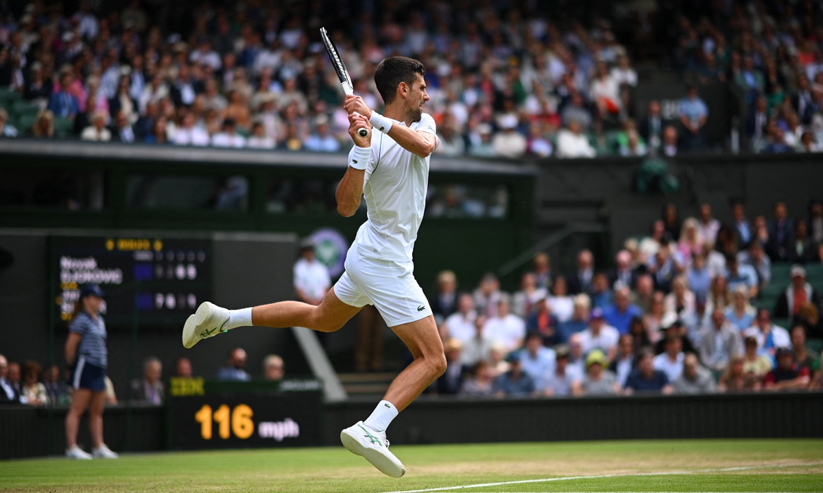 Novak Djokovic plays his quarter final round match at the 2022 Wimbledon Championships at the AELTC in London, the UK on July 5, 2022. Photo: VCG