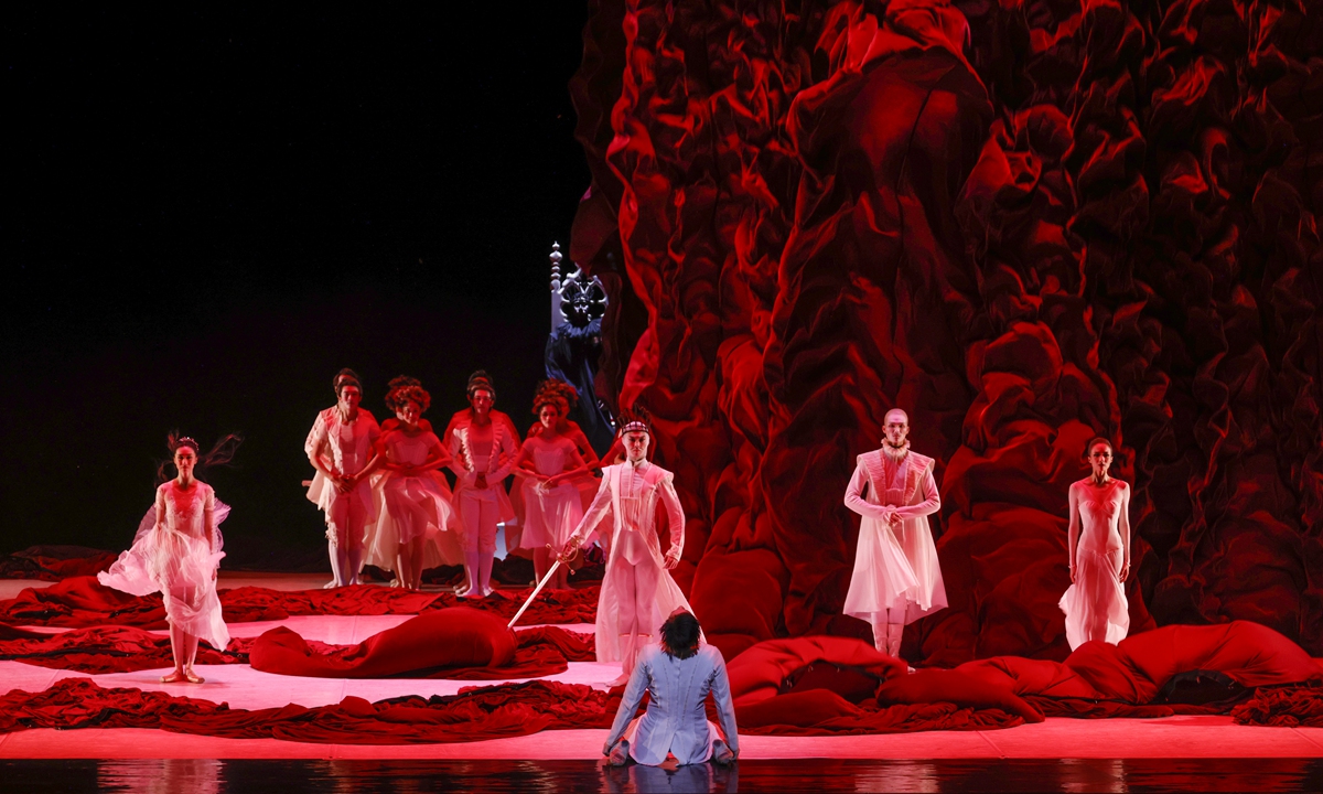 A medium-long adaptation of Shakespeare's <em>Hamlet</em>, choreographed by Fei Bo from National Ballet of China, is being performed at the Beijing Tianqiao Performing Arts Center on July 5 and 6.