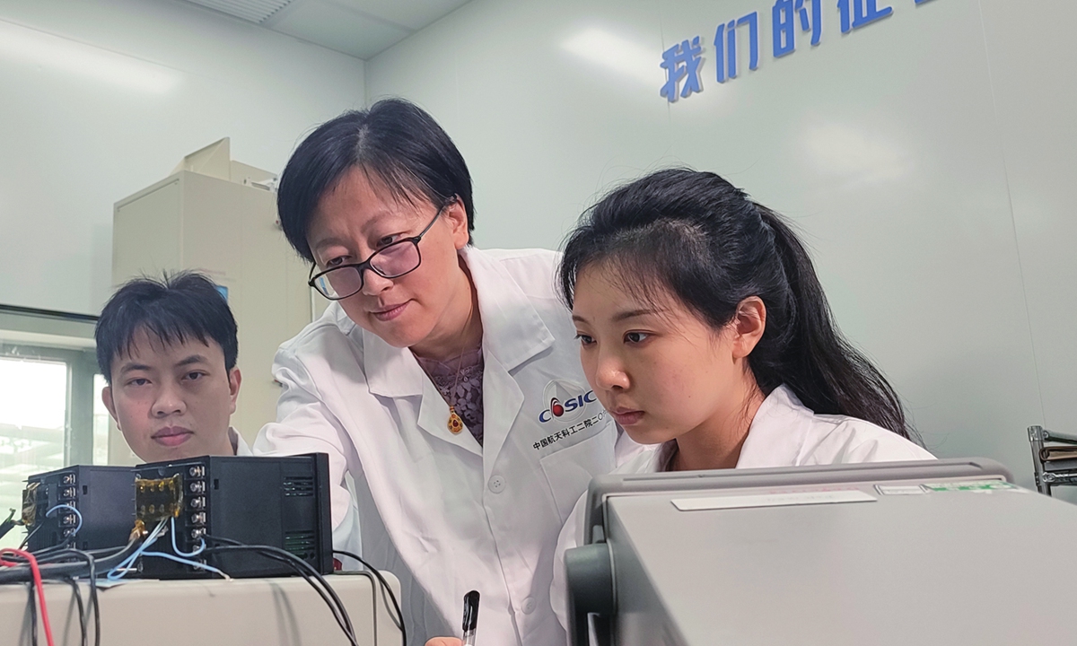 Xu Nuo (center) and her collegues are at work in Beijing in September 2021. Photo: Courtesy of Xu