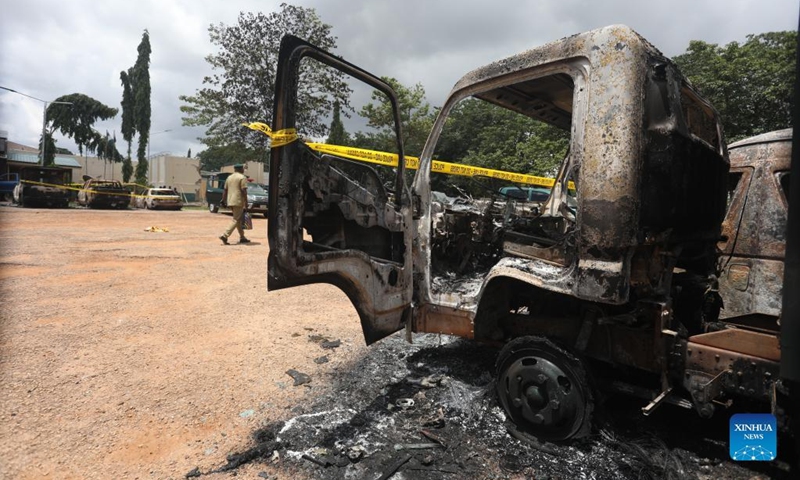 Photo taken on July 6, 2022 shows a damaged vehicle at the site of an attack on a prison in Abuja, Nigeria. At least 300 inmates were on the run while one inmate died and three others were injured during an attack on Tuesday by unidentified gunmen on a prison in Abuja, Nigeria's capital city, a senior official said on Wednesday.(Photo: Xinhua)