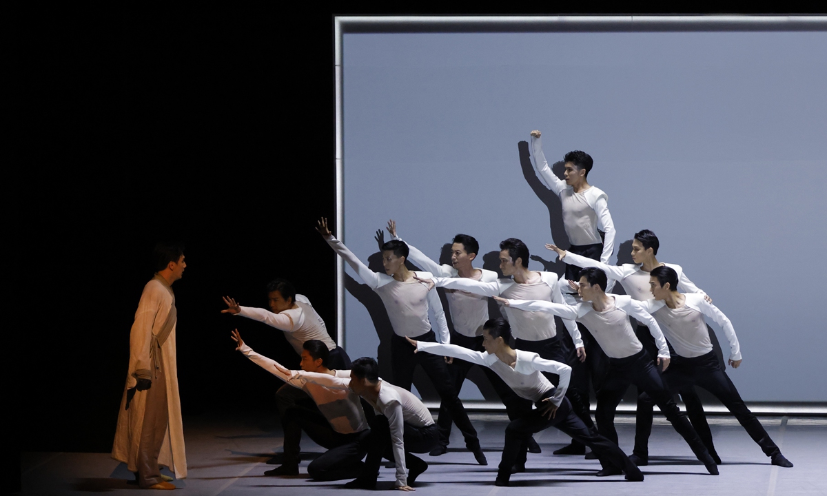 A ballet dance <em>Confucius 2012</em>,combining Chinese traditional elements and modern dance and choreographed by Fei Bo from National Ballet of China, is being performed at the Beijing Tianqiao Performing Arts Center on July 5 and 6.