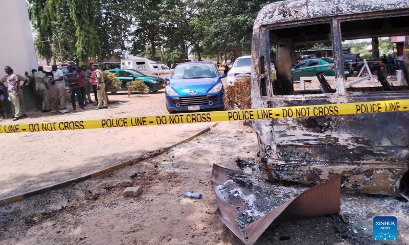 Photo taken on July 6, 2022 shows a damaged vehicle at the site of an attack on a prison in Abuja, Nigeria. At least 300 inmates were on the run while one inmate died and three others were injured during an attack on Tuesday by unidentified gunmen on a prison in Abuja, Nigeria's capital city, a senior official said on Wednesday.(Photo: Xinhua)