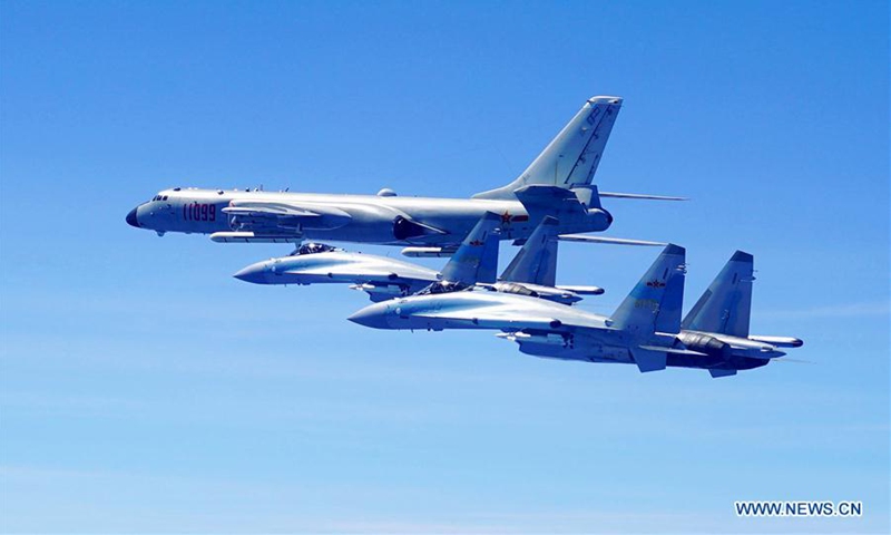 Two Su-35 fighter jets and a H-6K bomber fly in formation on May 11, 2018. The People's Liberation Army (PLA) air force conducted patrol training over China's island of Taiwan on Friday.(Photo: Xinhua)
