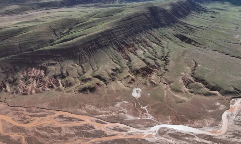 Red strata discovered in Hoh Xil, Northwest China's Qinghai Province Photo: Xinhua