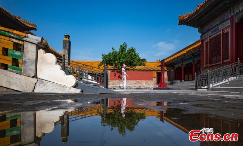 A mirror image of the Palace Museum is reflected in the water after rainfall in Beijing, July 13, 2022. (Photo: China News Service/Hou Yu)