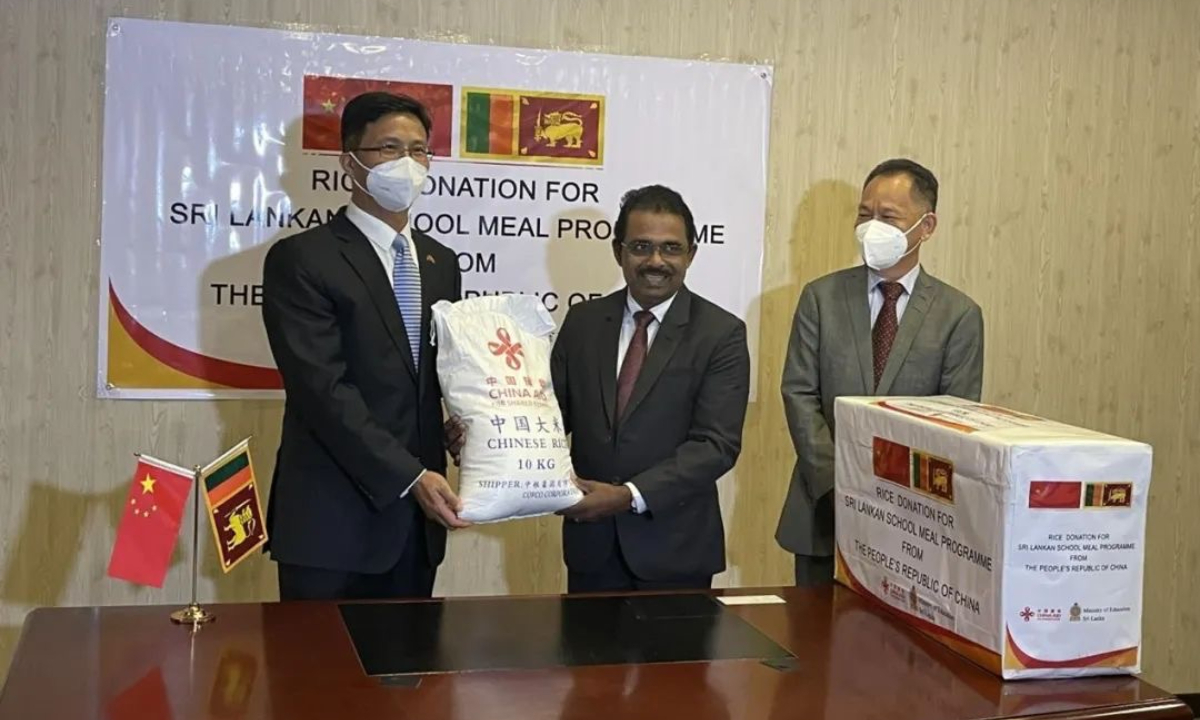 The second batch of emergency humanitarian grain aid - 1,000 tons of rice - from China was handed over to Sri Lanka on July 14, 2022. Photo: the Chinese Embassy in Sri Lanka