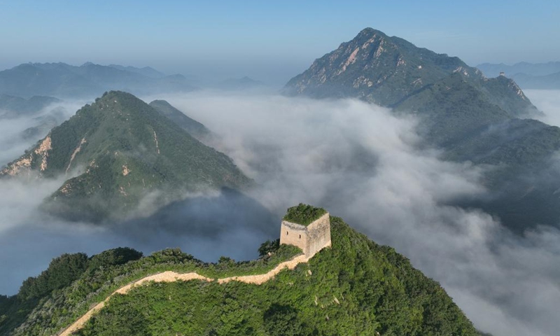 Aerial photo taken on July 11, 2022 shows clouds floating over a section of the Great Wall in Qianxi County, north China's Hebei Province.(Photo: Xinhua)