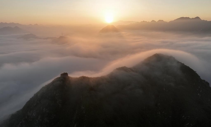 Aerial photo taken on July 11, 2022 shows clouds floating over a section of the Great Wall in Qianxi County, north China's Hebei Province.(Photo: Xinhua)