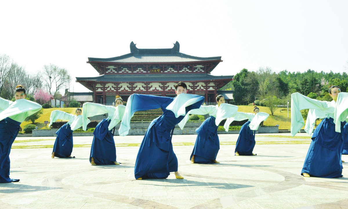 A group of dancer perform Poetic Dance: The Journey of a Legendary Landscape Painting. Photo: VCG