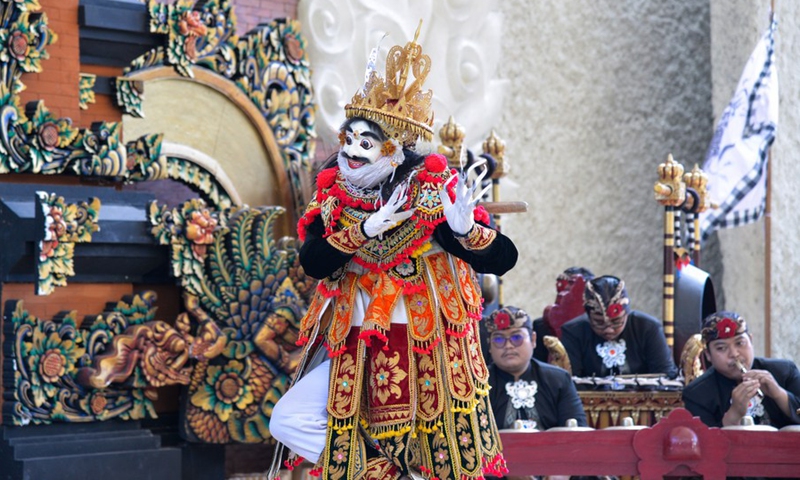 A dancer performs traditional Balinese dance in a cultural park in Bali, Indonesia, on July 10, 2022.(Photo: Xinhua)