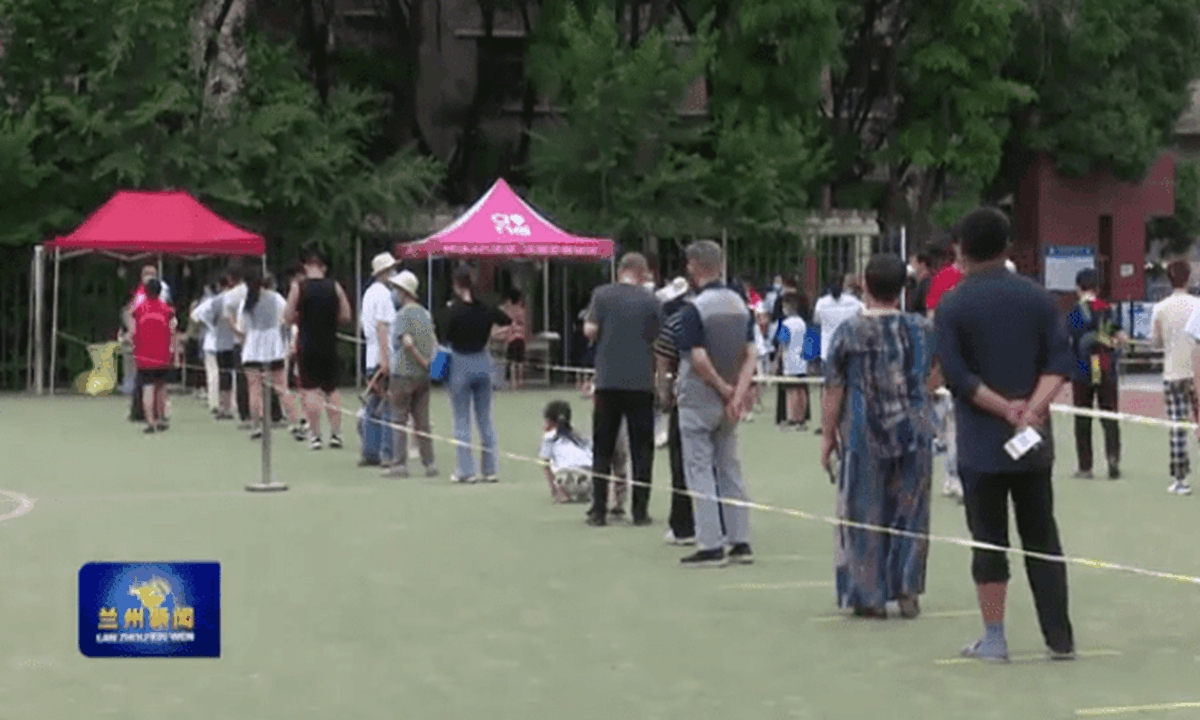 People queue up for nucleic acid testing in Lanzhou, Northwest China's Gansu Province on July 13, 2022. Photo: snapshot from Lanzhou TV News.