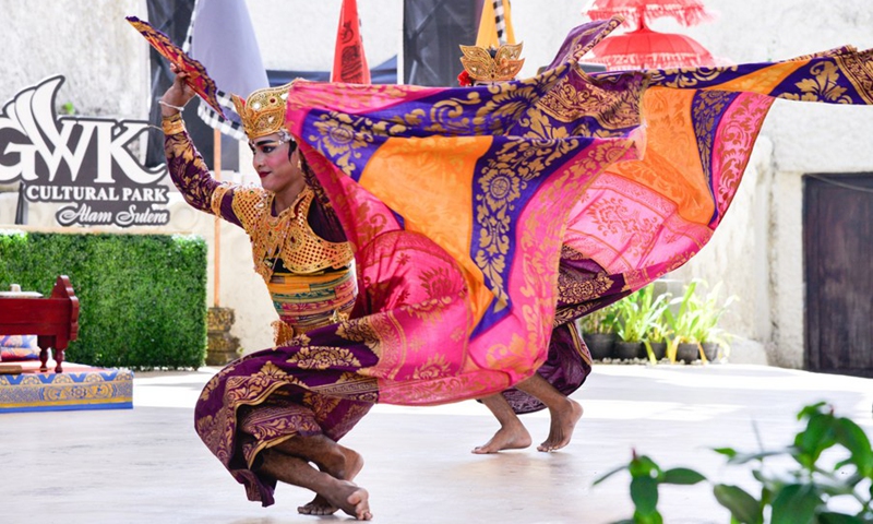 Dancers perform traditional Balinese dance in a cultural park in Bali, Indonesia, on July 10, 2022.(Photo: Xinhua)