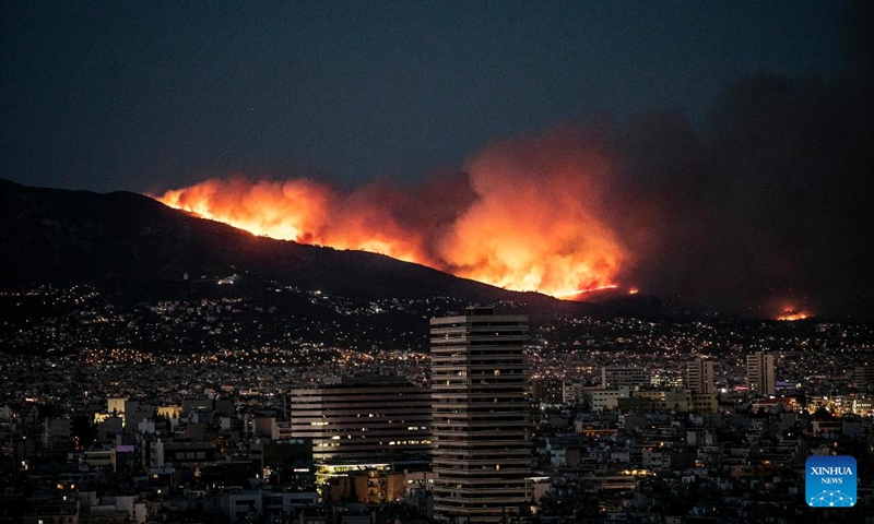 Photo taken on July 19, 2022 shows a massive wildfire atop a mountain in the northern suburbs of Athens, Greece. A massive wildfire broke out Tuesday in the northern suburbs of Athens, damaging homes and forcing evacuations of local communities.(Photo: Xinhua)
