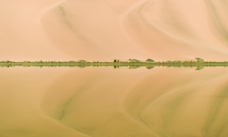 Photo taken on July 13, 2022 shows a view of the Badain Jaran Desert in north China's Inner Mongolia Autonomous Region.(Photo: Xinhua)