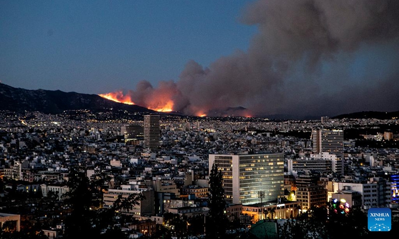 Photo taken on July 19, 2022 shows a massive wildfire atop a mountain in the northern suburbs of Athens, Greece. A massive wildfire broke out Tuesday in the northern suburbs of Athens, damaging homes and forcing evacuations of local communities.(Photo: Xinhua)