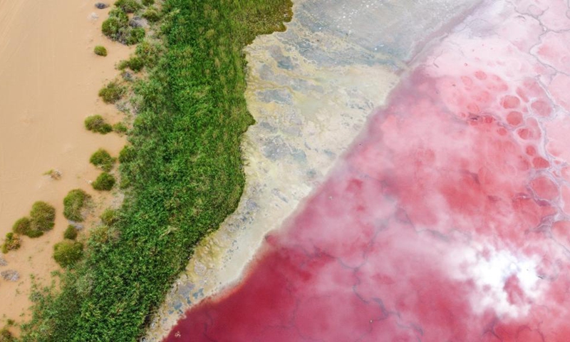 Aerial photo taken on July 13, 2022 shows a view of the Badain Jaran Desert in north China's Inner Mongolia Autonomous Region.(Photo: Xinhua)