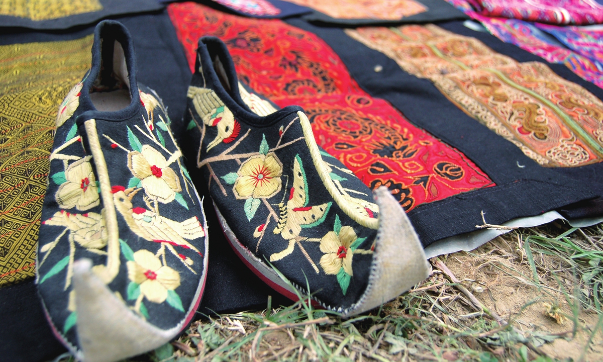 A pair of Miao embroidery shoes Photo: VCG