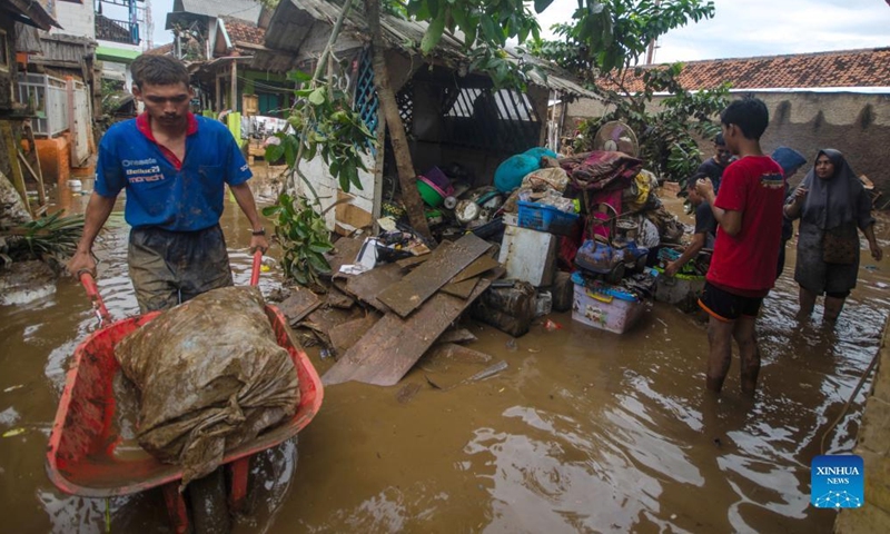 People clean mud from his house after flood in Garut, West Java, Indonesia, July 16, 2022.Photo:Xinhua