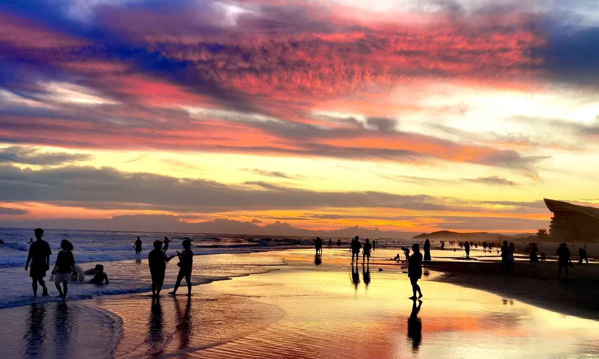 Residents and tourists enjoy themselves on beach in Beihai, SW China's Guangxi on June 22, 2022. Photo: IC