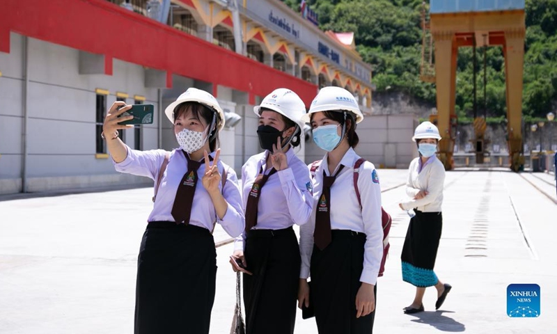 College students take selfies at the Nam Ou 1 hydropower plant of the Nam Ou River Cascade Hydropower Project in Luang Prabang, Laos, July 13, 2022.Photo:Xinhua
