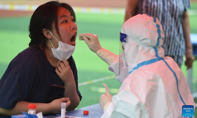 A medical worker takes a swab sample from a citizen for nucleic acid testing in Bengshan District of Bengbu City, east China's Anhui Province, July 16, 2022.Photo:Xinhua