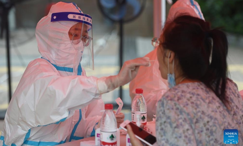 A medical worker takes a swab sample from a citizen for nucleic acid testing in Bengshan District of Bengbu City, east China's Anhui Province, July 16, 2022.Photo:Xinhua