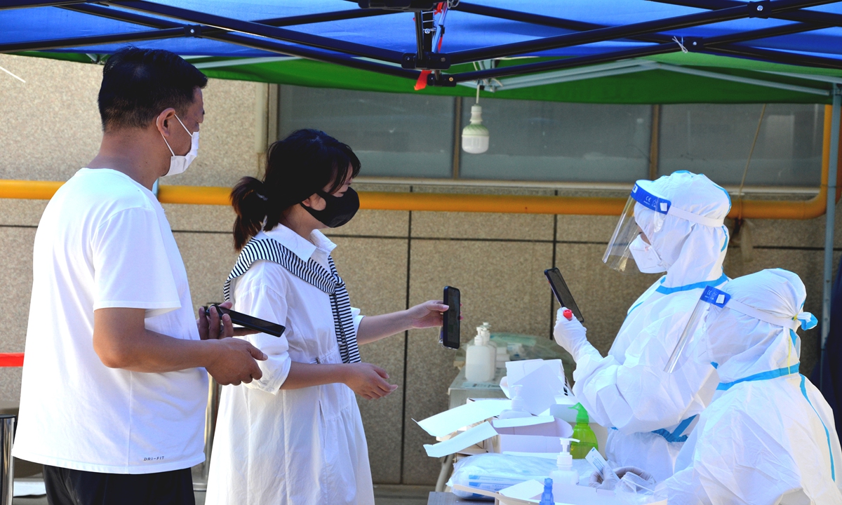 Residents receive nucleic acid tests on July 14 in Lanzhou, Northwest China's Gansu Province. Photo: VCG