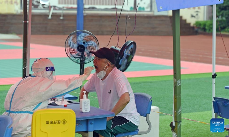 A medical worker takes a swab sample from a citizen for nucleic acid testing in Bengshan District of Bengbu City, east China's Anhui Province, July 16, 2022.Photo:Xinhua