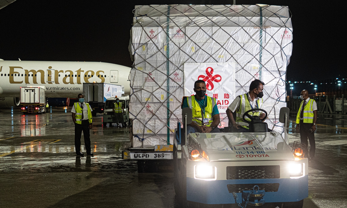 Staff members transfer emergency humanitarian drugs assisted by China at Bandaranaike International Airport in Colombo, Sri Lanka, on June 3, 2022. Photo: Xinhua