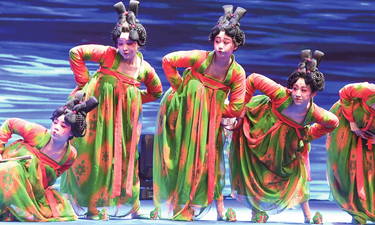 Dancers dressed as Tang Dynasty court ladies perform during Henan TV's Spring Festival Gala in 2021. Photo: VCG