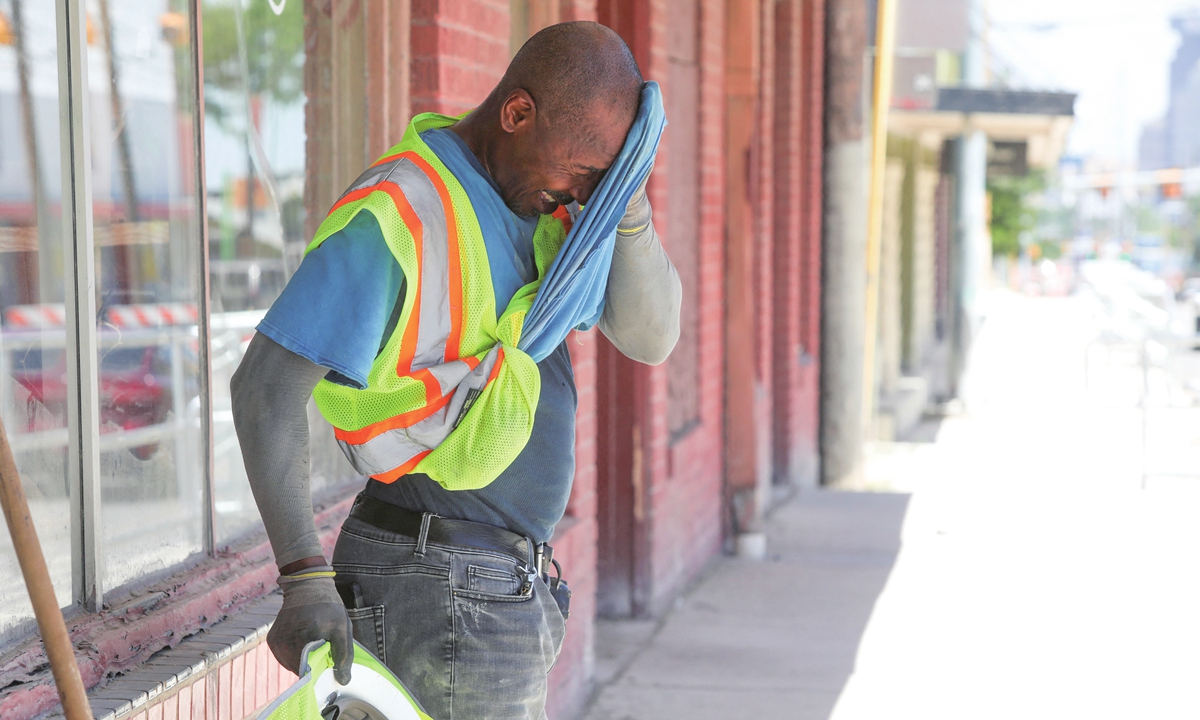 Anthony Harris, a local worker, wipes sweat from his face as he works with E-Z Bel Construction along Fredericksburg Road during an excessive heat warning in San Antonio, Texas, the US on July 19, 2022. Photo: IC