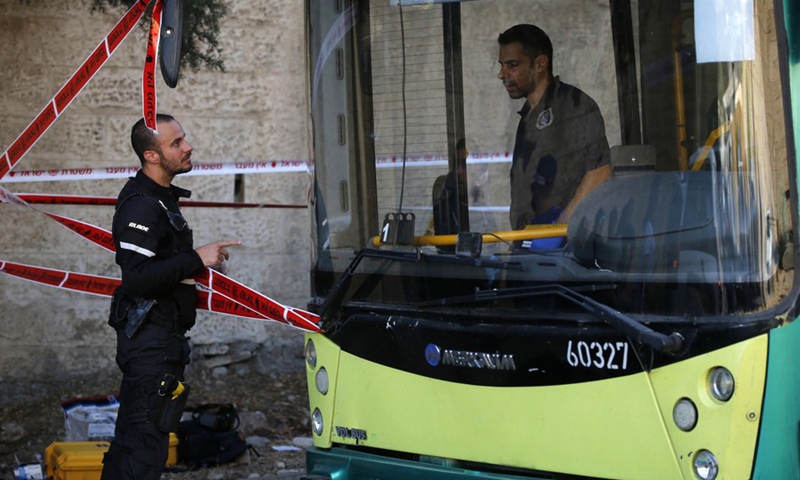 Israeli security and emergency service staff deployed at the site of a stabbing attack near the Israeli settlement of Ramot in East Jerusalem, on July 19, 2022.(Photo: Xinhua)