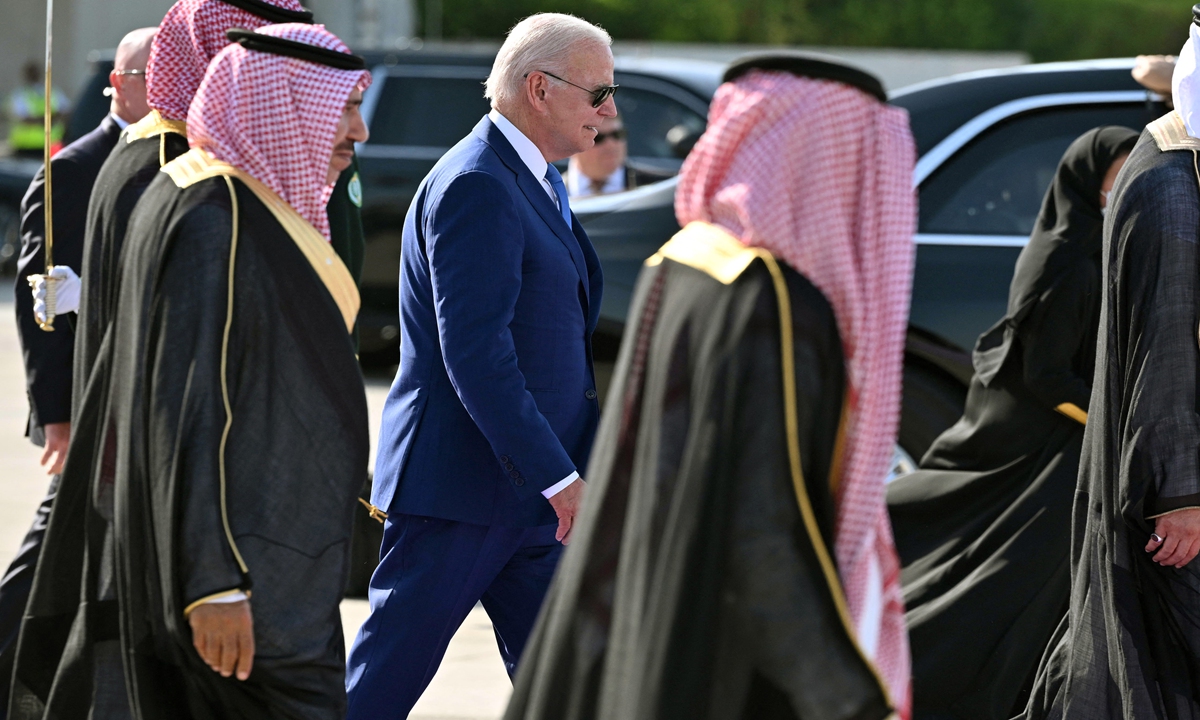 US President Joe Biden boards Air Force One before departing from King Abdulaziz International Airport in the Saudi city of Jeddah on July 16, 2022, at the end of his first tour in the Middle East as president. Photo: AFP