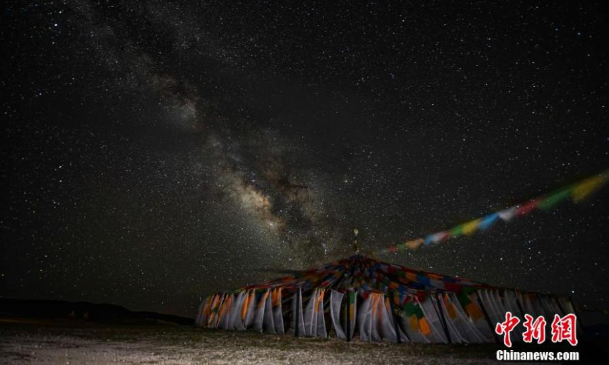 中国西南部西藏自治区那曲市双湖县上空令人惊叹的银河。 图片：中新社