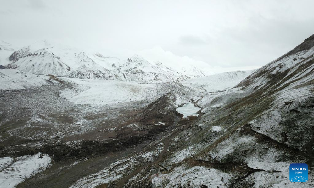 Aerial photo taken on July 21, 2022 shows a view of Mount Anyemaqen of Golog Tibetan Autonomous Prefecture, northwest China's Qinghai Province. Affected by cold air, Golog saw snowfall recently during the summer days. Photo:Xinhua