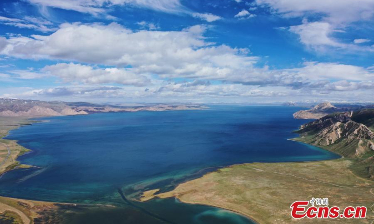 Summer scenery of Dongge Cuona Lake as pure as a sapphire in Maduo county, Golog Tibetan Autonomous Prefecture, northwest China's Qinghai Province. Photo:China News Service
