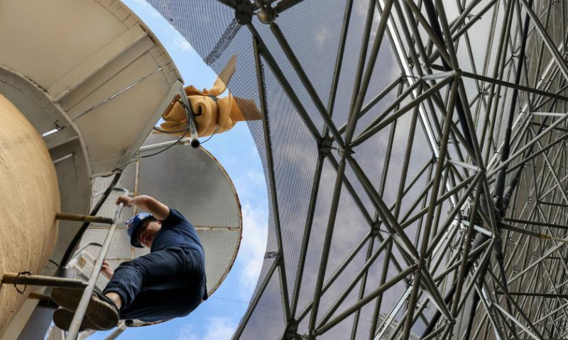 Photo taken on July 22, 2022 shows a staff member going down from China's Five-hundred-meter Aperture Spherical Radio Telescope (FAST) under maintenance in southwest China's Guizhou Province. Using FAST, also dubbed as the China Sky Eye, scientists have identified over 660 new pulsars since October 2017. Photo: Xinhua