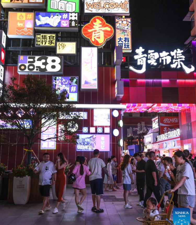 People tour a local market at the Qingyun Road in Nanming District of Guiyang, capital city of southwest China's Guizhou Province, July 21, 2022. Photo: Xinhua