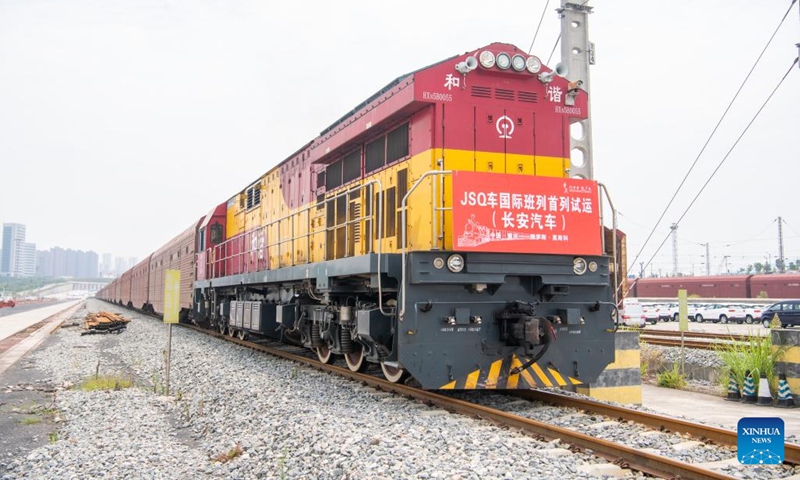 A JSQ freight vehicle of China Railway Special Cargo Logistics Co., Ltd. is about to leave Yuzui Station in southwest China's Chongqing, July 21, 2022. A JSQ freight vehicle of China Railway Special Cargo Logistics Co., Ltd., loaded with 207 cars manufactured by Changan Automobile, left Yuzui Station in southwest China's Chongqing on Thursday for its first pilot run to Moscow, Russia.(Photo: Xinhua)