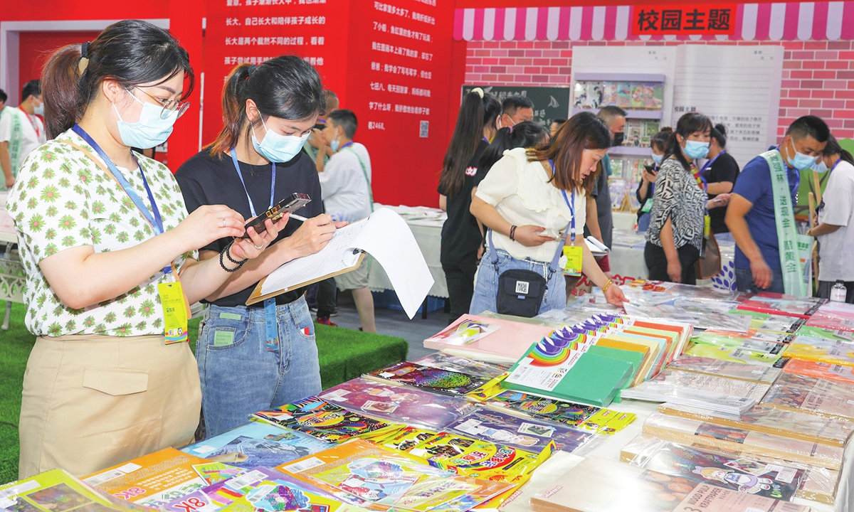 Customers buy stationery at the Yiwu International Expo Center during a three-day Yiwu Stationery and Gifts Exhibition in Jinhua, Zhejiang Province, on July 3, 2022. Photo: VCG
