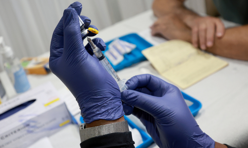 A healthcare worker prepares to administer a vaccine to a person for the prevention of monkeypox on July 12, 2022 in Florida, the US. Photo: VCG