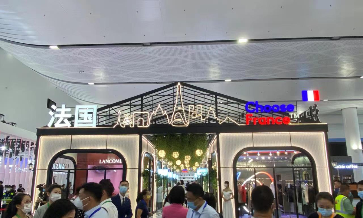 Visitors surround France's pavilion at the China International Consumer Products Expo (CICPE) in Haikou, South China's Hainan Province on July 26, 2022. Photo: Li Qiaoyi/ Global Times