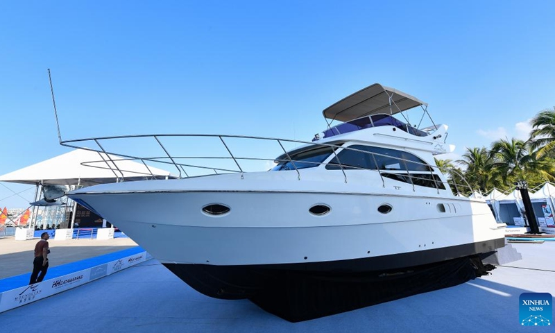 Photo taken on July 26, 2022 shows a yacht participating in a yacht show during the second China International Consumer Products Expo (CICPE) in Haikou, south China's Hainan Province. The yacht show, featuring over 200 participating yachts, kicked off on Tuesday.(Photo: Xinhua)