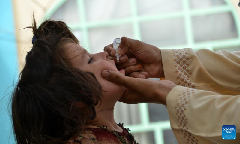 An Afghan child receives polio vaccine in Kandahar province, Afghanistan, July 25, 2022. A three-day anti-polio campaign has started in Kandahar province.(Photo: Xinhua)